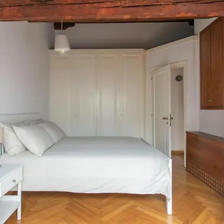 Apartment Borgo Cavour Santi40 *